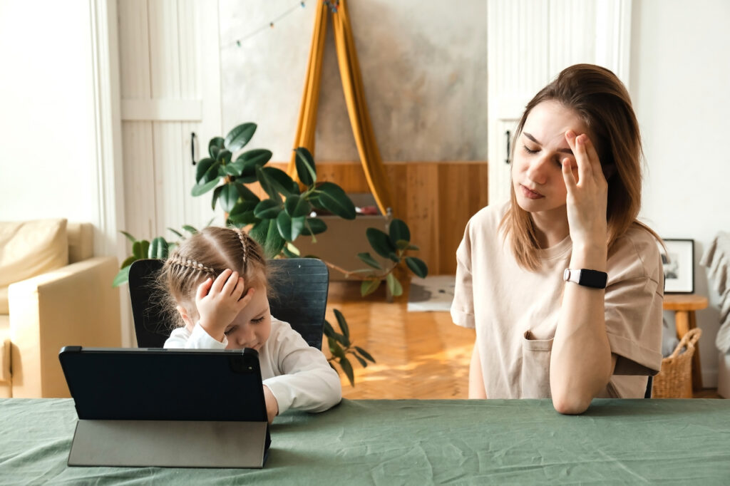 Почему нам родителям тяжело делать с детьми уроки?